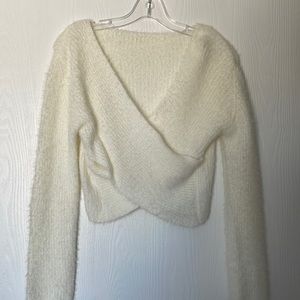 White crop top sweater